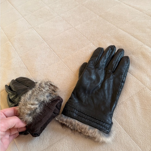 Black Leather Gloves with Fur Trim - Picture 4 of 7